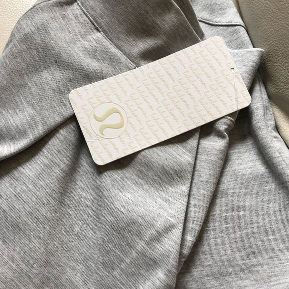 NWT LULULEMON CAN YOU FEEL THE PLEAT CROP GREY - Picture 6 of 7